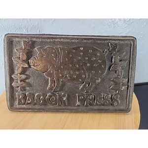 Vintage Bacon Press Cast Iron w/Wood Handle Unknown Age‎